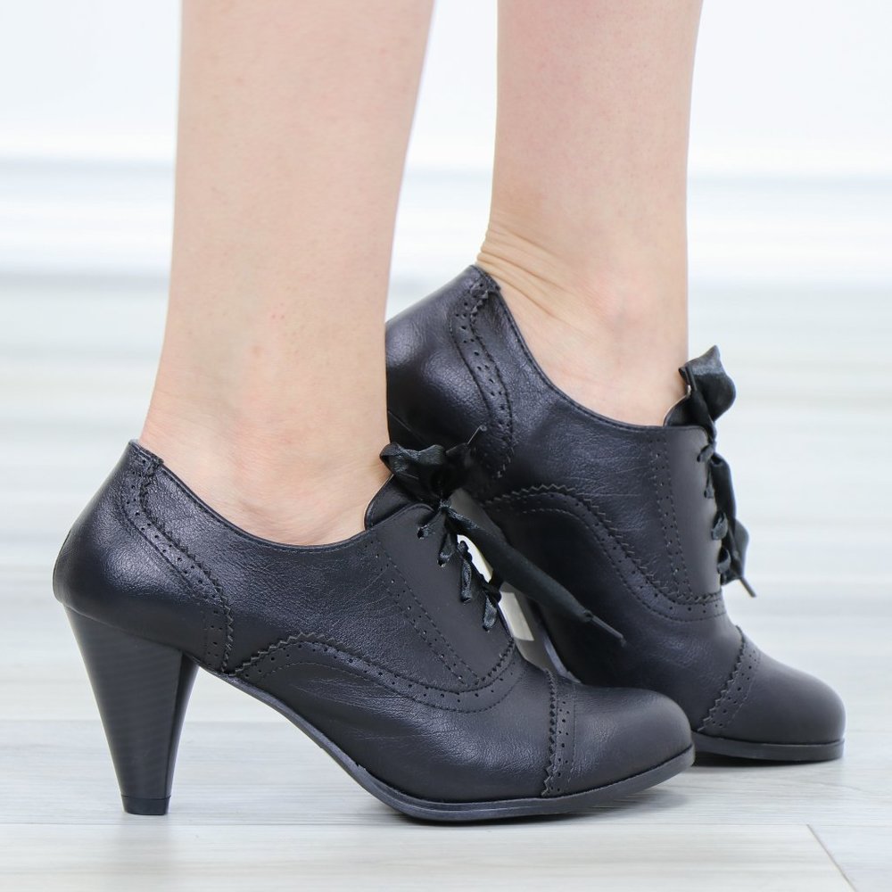 Laced-Up Low Cut Ankle Boots Women's Heeled Oxford